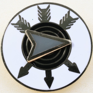 W032 - World Archery Arrowhead Award - Grey